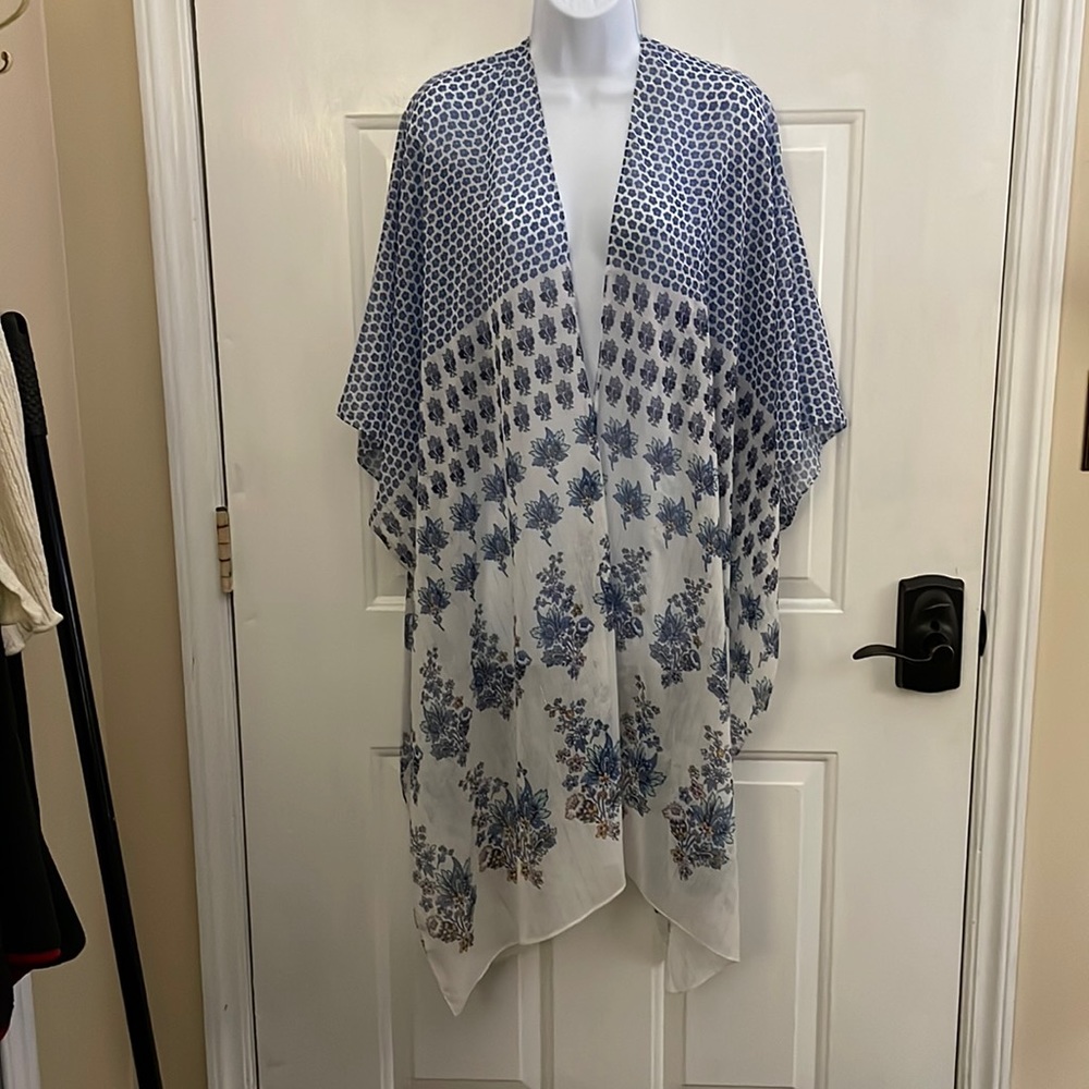 Lane Bryant wrap, blue/white floral,one size